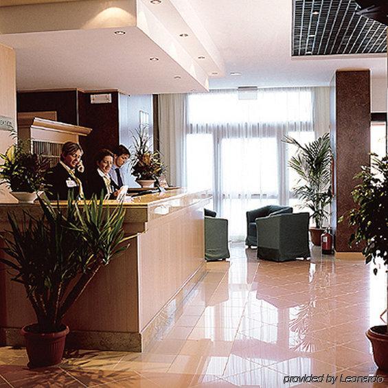 B&B Hotel Равенна Интерьер фото